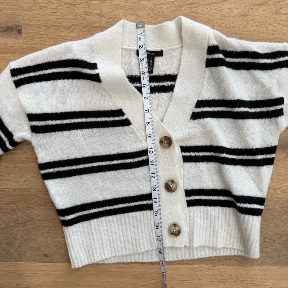🖤🤍 Forever 21 Black & White Striped Cropped Cardigan – Size XS - Picture 5 of 5